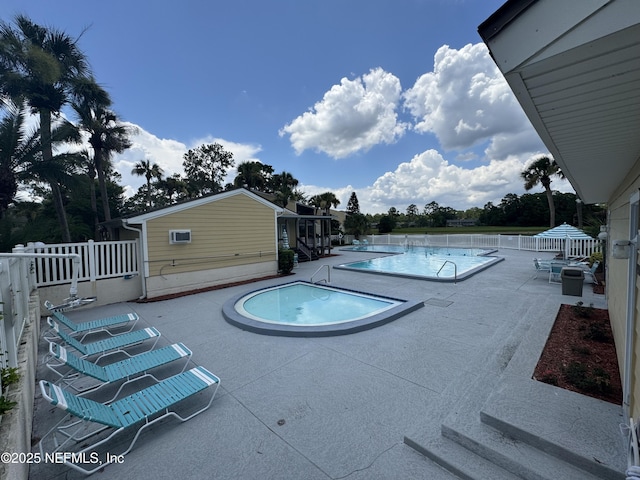7855 La Sierra Ct Unit 7855, Jacksonville, FL 32256 - community pool featuring a community hot tub and a patio area