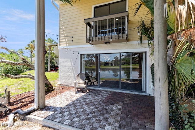 7855 La Sierra Ct Unit 7855, Jacksonville, FL 32256 - property entrance with a patio area, a balcony, and a water view
