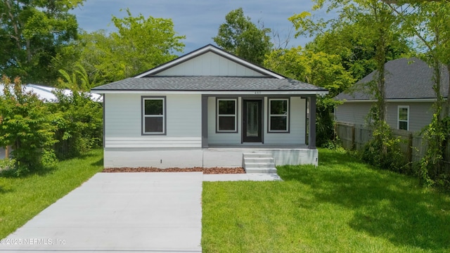 460 S Nassau St, Saint Augustine, FL 32084 - view of front of home featuring covered porch and roof with shingles