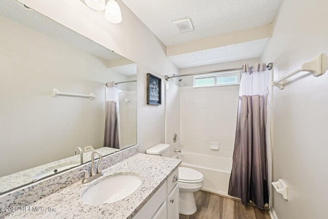 96016 Gray Heron Ct, Yulee, FL 32097 - bathroom with wood finished floors, vanity, shower / bath combo with shower curtain, and a textured ceiling