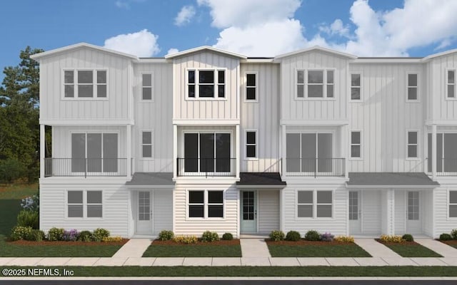 1010 2nd Ave N, Jacksonville Beach, FL 32250 - townhome / multi-family property featuring board and batten siding
