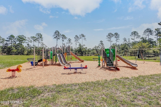 86051 Venetian Ave, Yulee, FL 32097 - community play area with a lawn