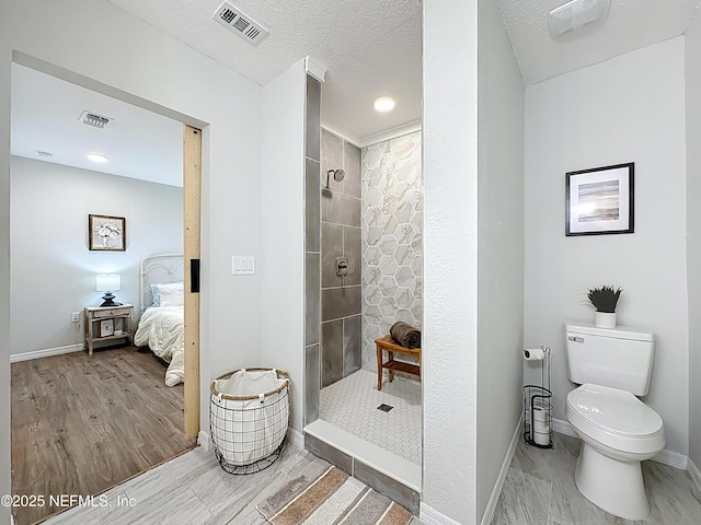 540485 US Highway 1, Callahan, FL 32011 - ensuite bathroom featuring a tile shower and wood finished floors