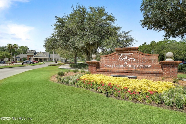 1630 Highland View Ct, Fleming Island, FL 32003 - community sign featuring a lawn and a residential view