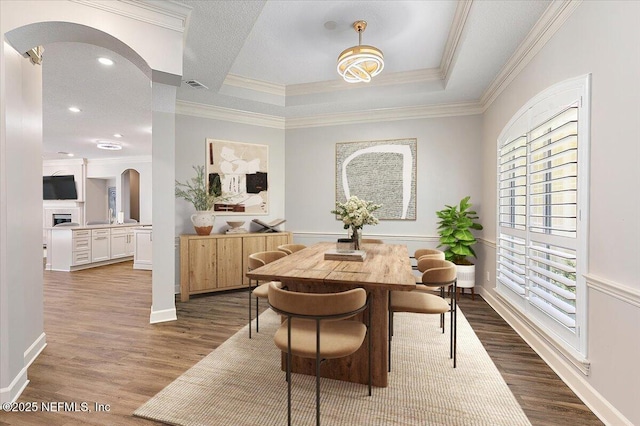 104 Haverhill Dr, Ponte Vedra Beach, FL 32082 - dining space with arched walkways, plenty of natural light, wood finished floors, ornamental molding, and recessed lighting