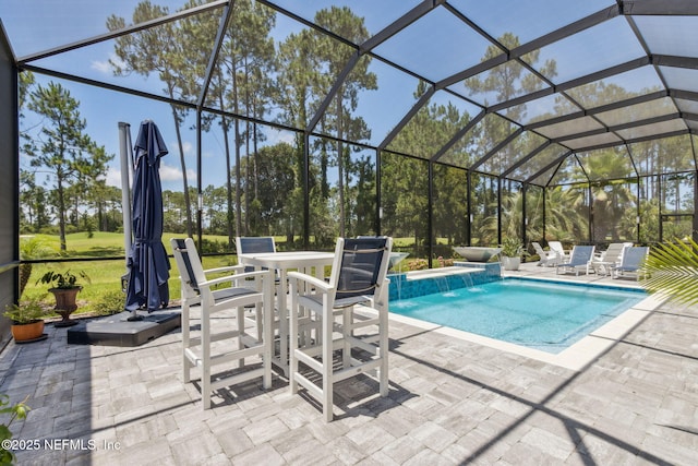 95049 Wild Cherry Dr, Fernandina Beach, FL 32034 - outdoor pool featuring a patio area, outdoor dining space, a lanai, and view of wooded area