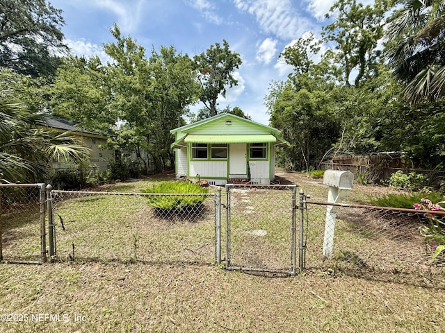925 W 25th St, Jacksonville, FL 32209 - view of front of property with a gate and a fenced front yard