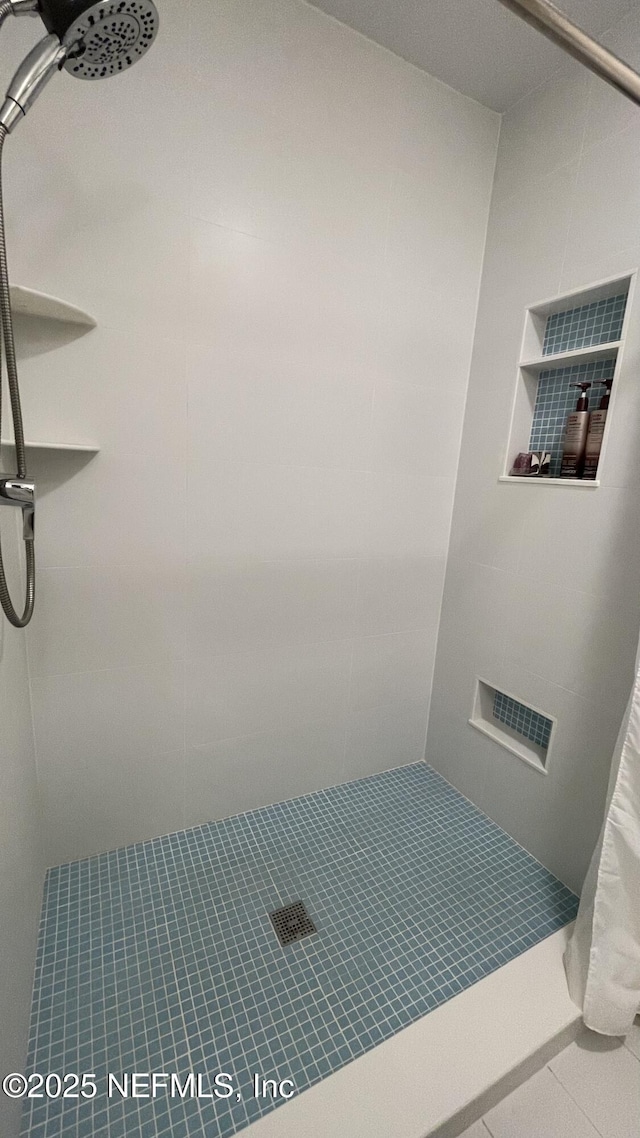 2708 SW 14th Dr Unit 220, Gainesville, FL 32608 - bathroom featuring a tile shower