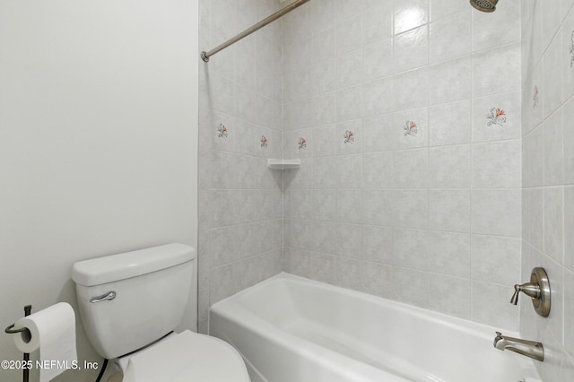 85712 Avant Rd, Yulee, FL 32097 - bathroom featuring toilet and washtub / shower combination