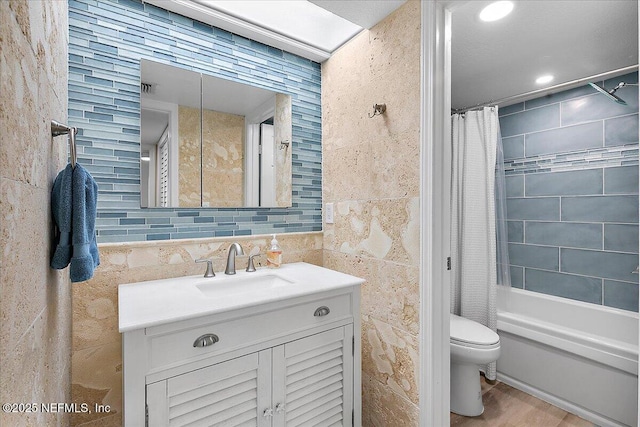 822 Coquina Bay, Ponte Vedra Beach, FL 32082 - full bathroom with vanity, shower / bathtub combination with curtain, and tile walls