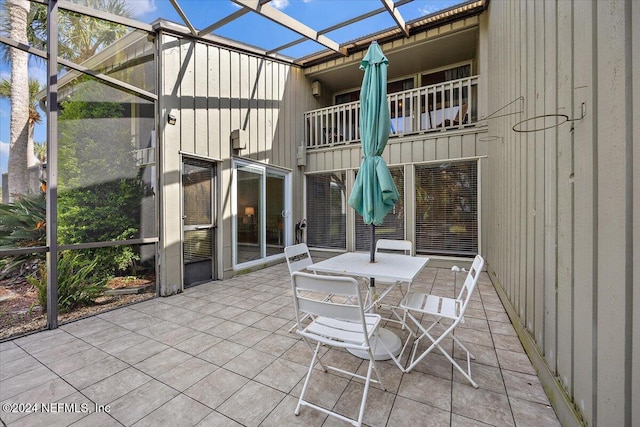 9990 Sawgrass Dr E, Ponte Vedra Beach, FL 32082 - patio / terrace featuring a patio area, glass enclosure, and outdoor dining space