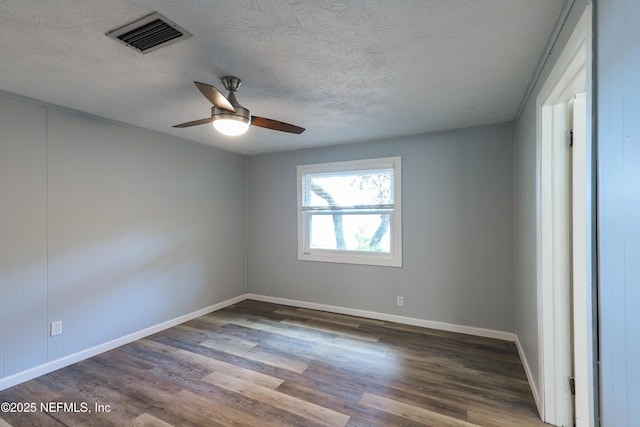 5299 County Road 352nd Rd, Keystone Heights, FL 32656 - spare room with wood finished floors, a textured ceiling, and a ceiling fan