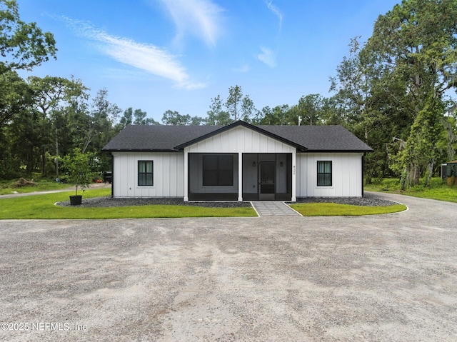 432 SE 55th St, Keystone Heights, FL 32656 - modern inspired farmhouse with a front yard