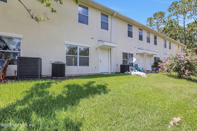 212 Northbridge Ct, Saint Johns, FL 32259 - back of property featuring stucco siding and a lawn