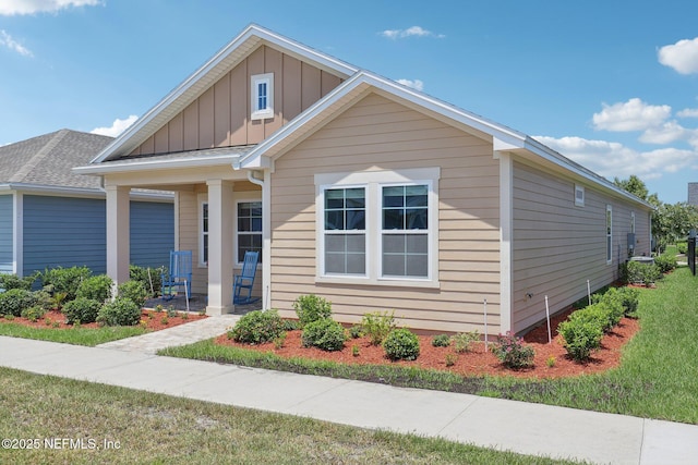 48 Gilchrist Way, Saint Johns, FL 32092 - view of front facade with board and batten siding and a porch