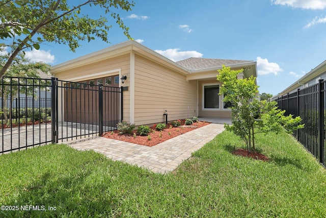 48 Gilchrist Way, Saint Johns, FL 32092 - view of front of home featuring a gate