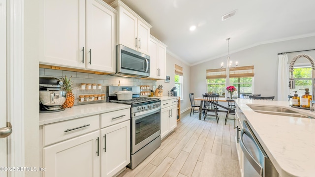 84 Granite City Ave, Saint Johns, FL 32259 - kitchen with appliances with stainless steel finishes, vaulted ceiling, tasteful backsplash, light wood-style floors, and plenty of natural light