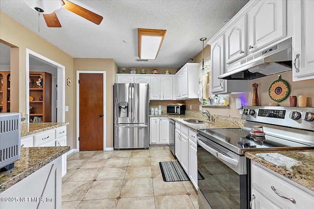 2282 Osceola Forest Ct, Fruit Cove, FL 32259 - kitchen featuring stainless steel appliances, under cabinet range hood, white cabinetry, a textured ceiling, and a ceiling fan