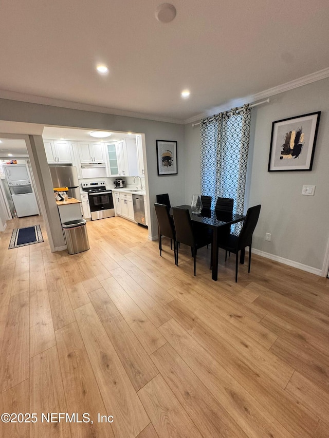 1618 El Camino Rd Unit 2, Jacksonville, FL 32216 - dining space featuring crown molding, light wood-type flooring, and recessed lighting