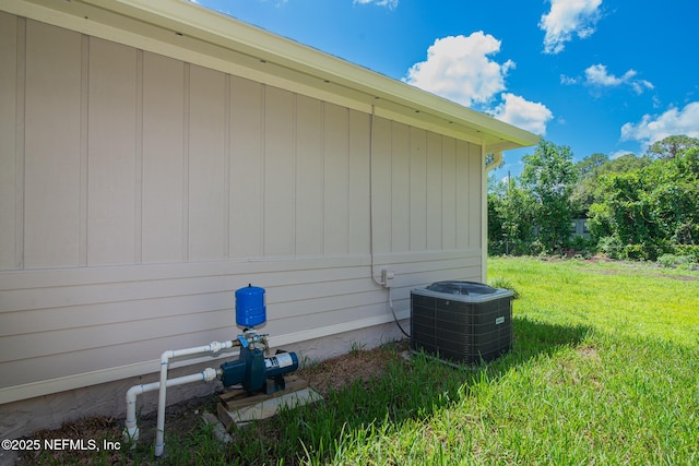 7038 Holiday Hill Ct, Jacksonville, FL 32216 - view of side of property featuring a cooling unit and a lawn