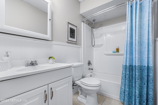 2650 Pinewood Blvd E, Middleburg, FL 32068 - bathroom with vanity, shower / tub combo with curtain, tile patterned flooring, wainscoting, and a textured ceiling