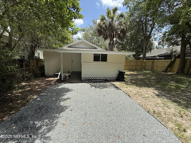 7536 Wakefield Ave, Jacksonville, FL 32208 - view of front of property featuring entry steps and gravel driveway