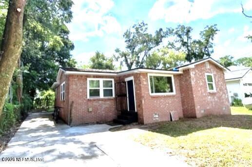 8764 3rd Ave, Jacksonville, FL 32208 - ranch-style home with brick siding and a front lawn
