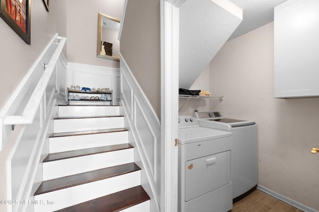 2875 Majestic Oaks Ln, Green Cove Springs, FL 32043 - stairway featuring separate washer and dryer, a textured ceiling, and wood finished floors