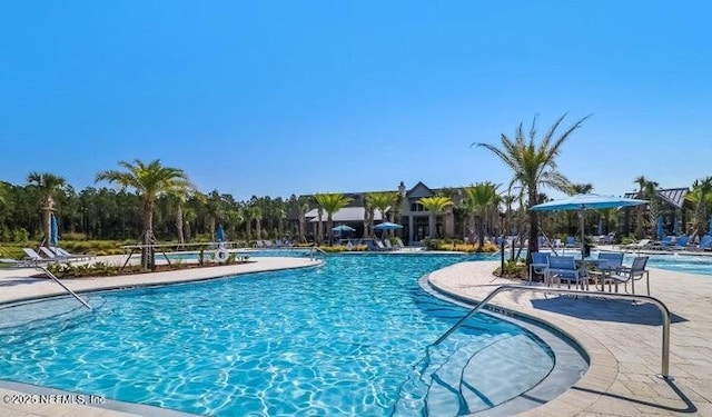 75013 Pondside Ln, Yulee, FL 32097 - community pool featuring a patio area
