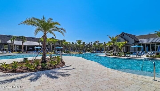75013 Pondside Ln, Yulee, FL 32097 - community pool with a patio area