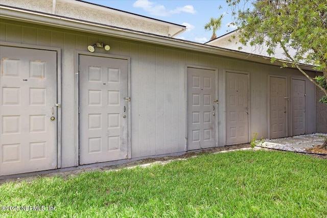 695 A1A Unit 146, Ponte Vedra Beach, FL 32082 - property entrance featuring a yard