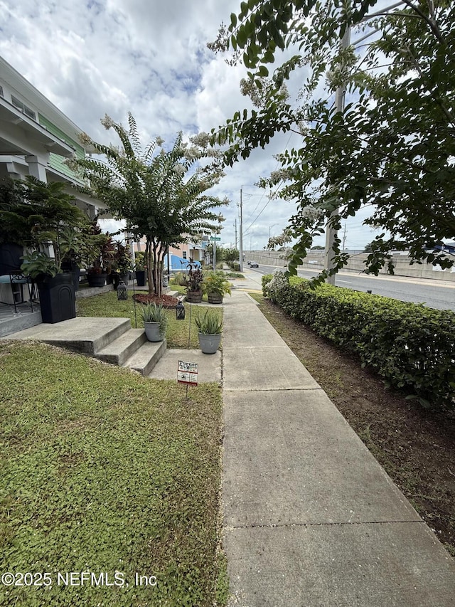 106 Sunrise Ct, Atlantic Beach, FL 32233 - view of community featuring a lawn