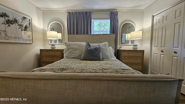 1319 Hickory St, Fernandina Beach, FL 32034 - bedroom featuring ornamental molding and a closet