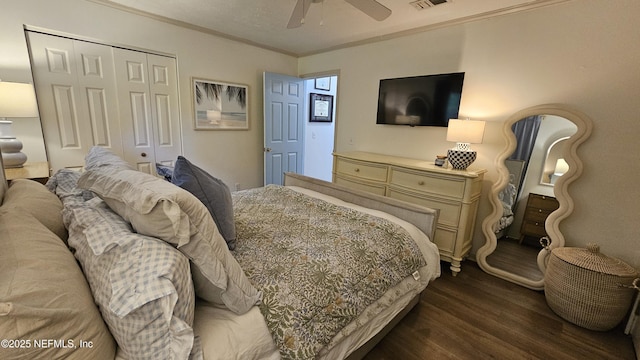 1319 Hickory St, Fernandina Beach, FL 32034 - bedroom featuring dark wood-type flooring, crown molding, a closet, and a ceiling fan
