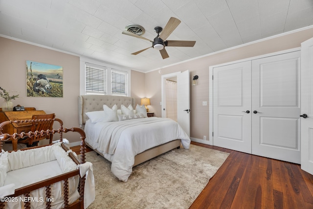117 Parshley St SW, Live Oak, FL 32064 - bedroom with dark wood-style flooring, crown molding, ceiling fan, and a closet