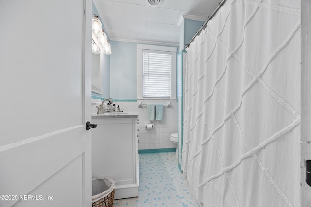 117 Parshley St SW, Live Oak, FL 32064 - full bath featuring vanity, tile walls, a wainscoted wall, tile patterned floors, and a shower with curtain