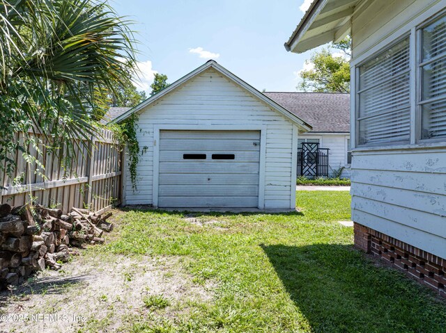 117 Parshley St SW, Live Oak, FL 32064 - detached garage featuring driveway