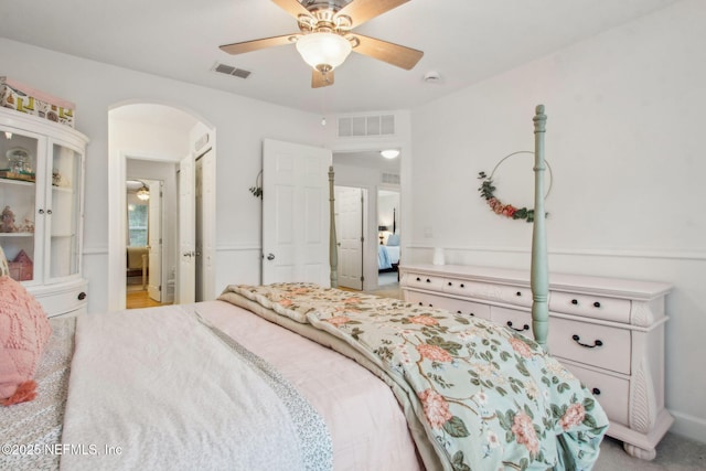 85488 Sagaponack Dr, Fernandina Beach, FL 32034 - bedroom with arched walkways and a ceiling fan