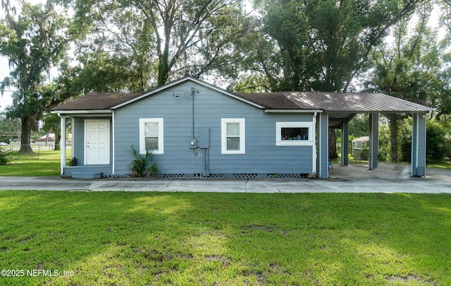 1213 Idlewild Ave, Green Cove Springs, FL 32043 - view of front of home with a carport and a front yard