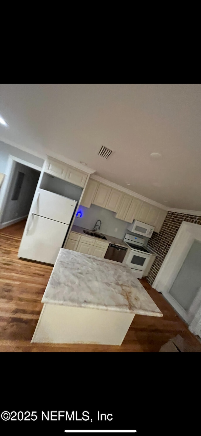 10268 Lake View Rd W, Jacksonville, FL 32225 - kitchen featuring wood finished floors