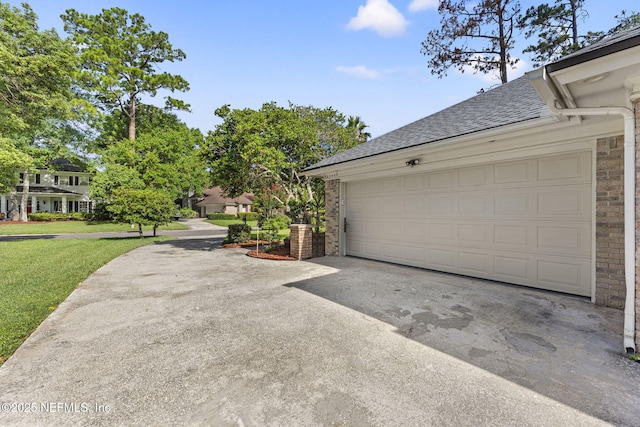 1565 Royal Fern Ln, Fleming Island, FL 32003 - garage featuring driveway