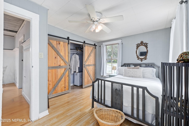10 Venancio St, Saint Augustine, FL 32084 - bedroom featuring a barn door, light wood finished floors, and ceiling fan