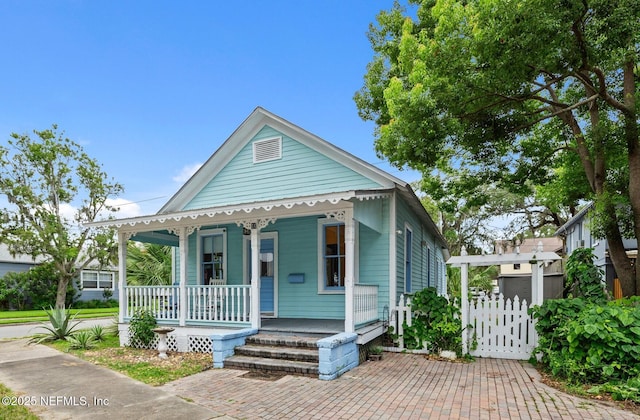 10 Venancio St, Saint Augustine, FL 32084 - view of front of house featuring a porch