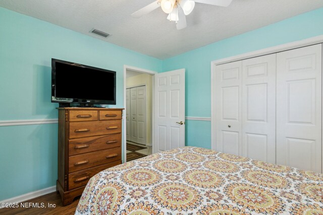 86385 Peeples Rd, Yulee, FL 32097 - bedroom with wood finished floors, a closet, and ceiling fan