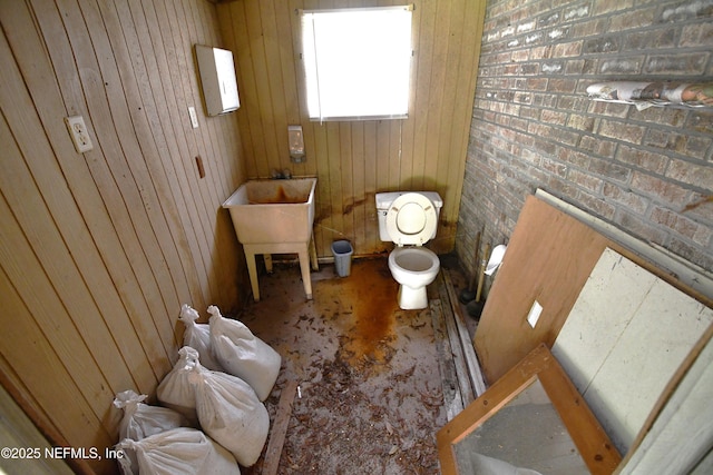 44186 Lee Dr, Callahan, FL 32011 - bathroom featuring toilet and wood walls