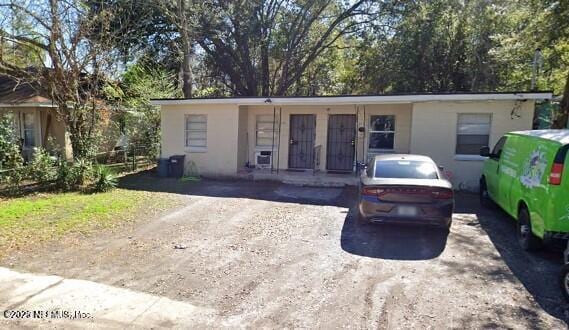 1590 W 28th St, Jacksonville, FL 32209 - view of front facade featuring stucco siding