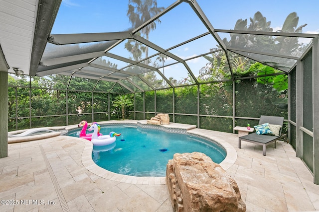 213 Seamist Ct, Ponte Vedra Beach, FL 32082 - outdoor pool featuring a hot tub, a patio area, and glass enclosure