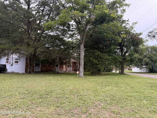 4950 Vermont Rd, Jacksonville, FL 32209 - view of front of house with a front yard