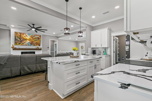 1926 Friendly Pl, Middleburg, FL 32068 - kitchen featuring ornamental molding, open floor plan, white cabinetry, recessed lighting, and a ceiling fan
