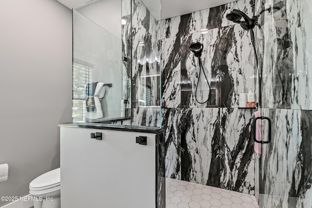1926 Friendly Pl, Middleburg, FL 32068 - full bathroom featuring a marble finish shower and toilet